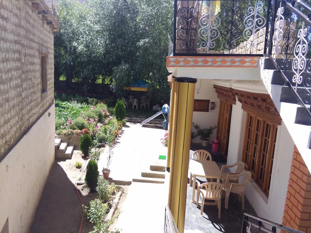 Galaxy Guest House Hundar Esterno foto